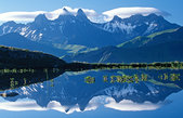 Grandes Rousses : Reflet des aiguilles d'Arves dans le lac Potron, vers le col de la Croix de Fer