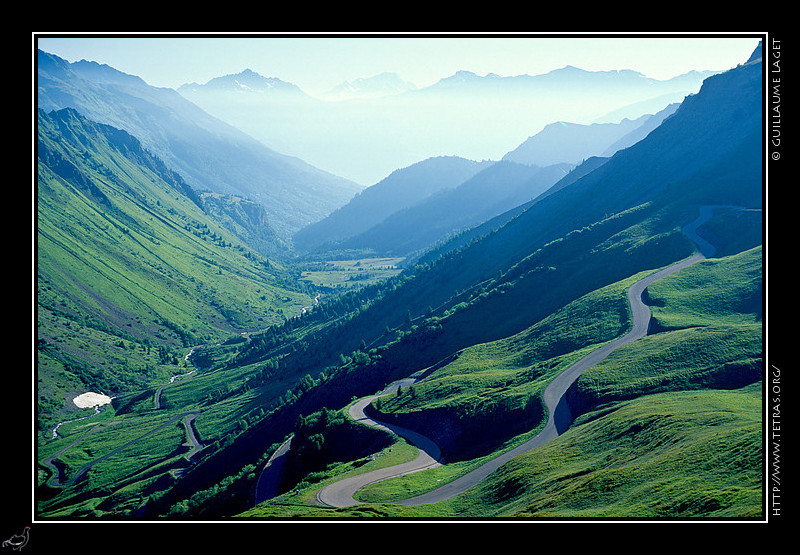 Entre Arc et Romanche : Les derniers lacets de la route du col du Glandon, au dessus de la valle des Villards