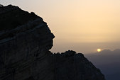 Chartreuse : Une silhouette de pierre sous le Rocher du Midi