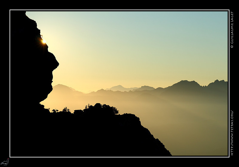 Chartreuse : A quelques centaines de mtres du sommet de la Dent, sous le Rocher du
Mide, un bonhomme de pierre se rveille aux premiers rayons