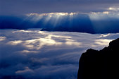 Devoluy : Double couche de nuages et quelques rayons sur le Drac depuis le petit Obiou