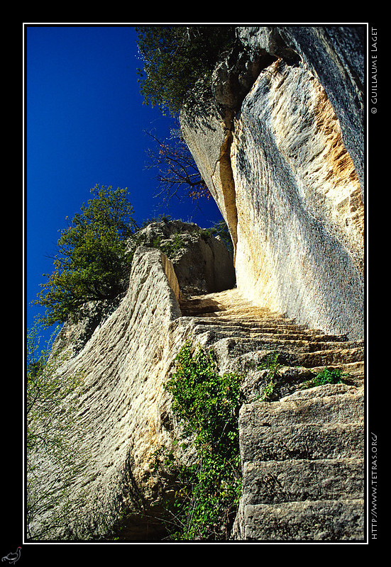 Luberon : L'escalier drob du Fort de Buoux