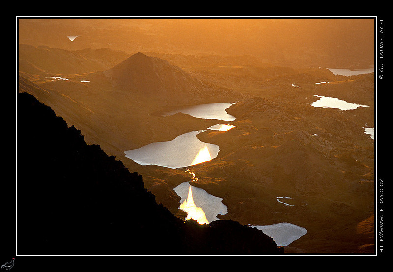 Pyrnes : Lever de soleil sur les lacs des Bouillouses, depuis le sommet du Carlit