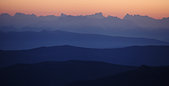 Ventoux : Cretes des Baronnies au Devoluy au soleil levant, depuis le Mont Ventoux