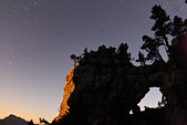 Chartreuse : Lumiere du coucher de lune et des etoiles sur l'Arche a l'Aiguille