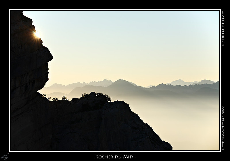 Rcits de randonnes : Silhouette sous le rocher du Midi et rayon de soleil