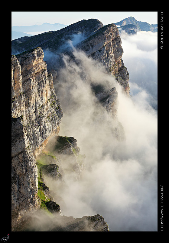 Rcits de randonnes : La vire de Serre-Brion merge tout juste des nuages 
