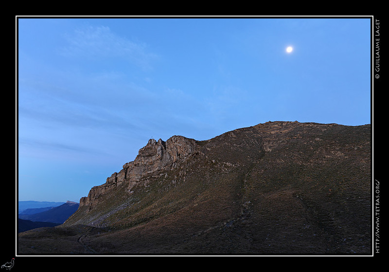 Rcits de randonnes : La lune se couche lentement derrire les falaises du pic de Gleize 
