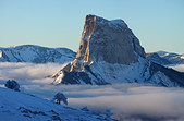 Vercors : Le Mont Aiguille emerge des nuages