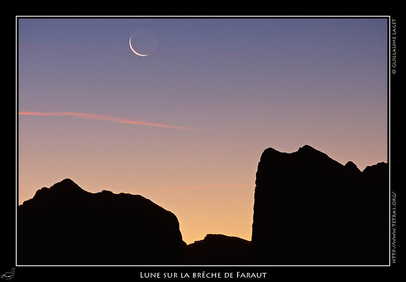 Rcits de randonnes : La lune se lve derrire la brche de Faraut, raide passage entre le Dvoluy et la valle du Drac.
 
