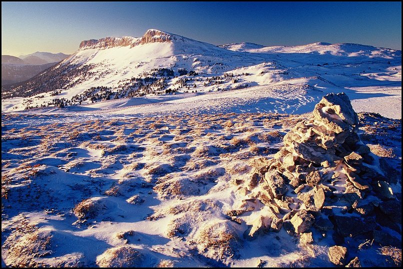 Photo : Encore une semaine sans occasion de faire une bonne image...occasion de retrouver cette image de l'année 2004 : la Montagnette depuis la Tête Chevalière, dans le Sud Vercors. 
