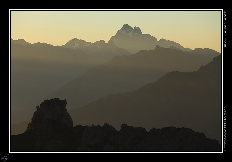Photo : Le Mont Viso et la Dent de Ratier au lever du jour, dans le Queyras 
