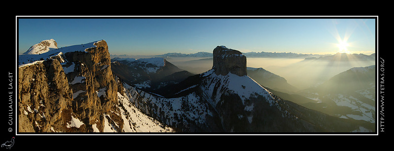 Photo : Le Mont Aiguille au lever de soleil, depuis les rochers du Parquet 
