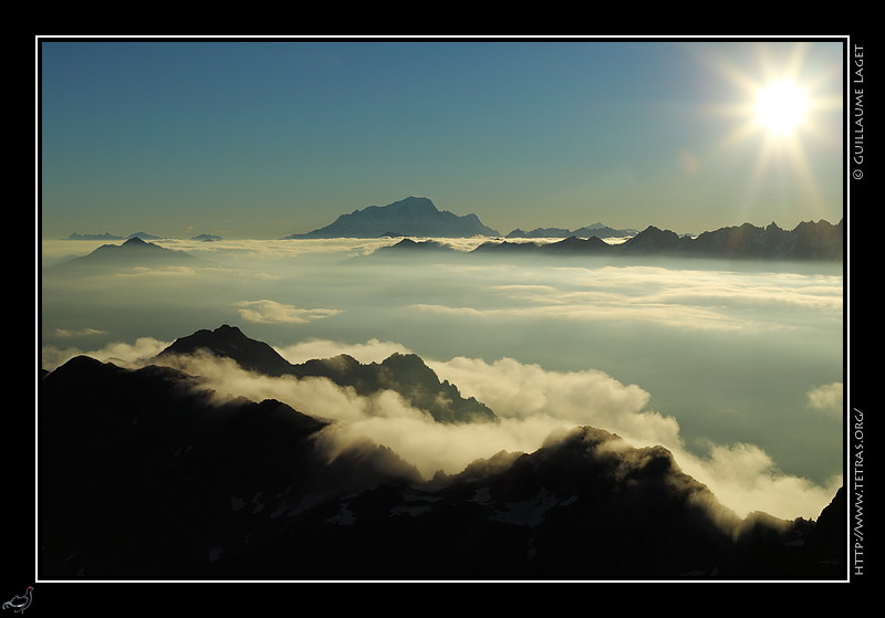 Photo : Mont Blanc et Maurienne sous les nuages 
