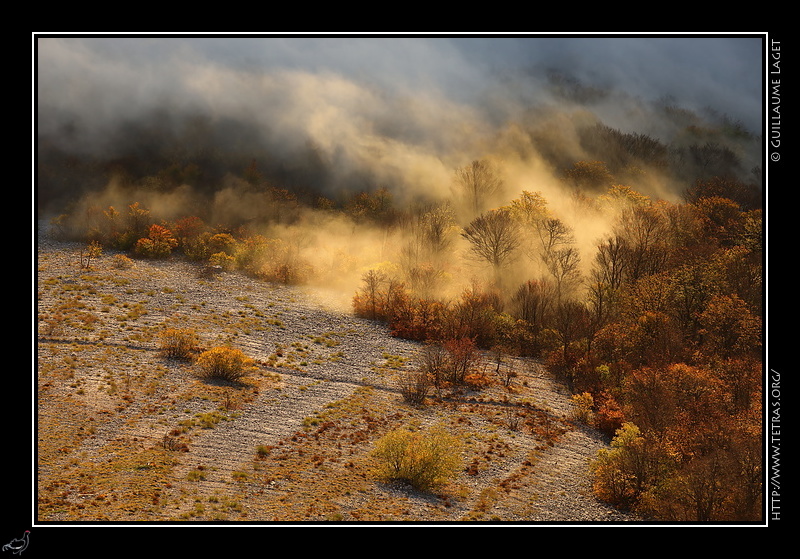 Photo :  couleurs d'automne sous les falaises du Vercors 
