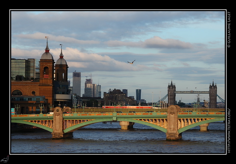 Photo : Ponts et Tours, à Londres 
