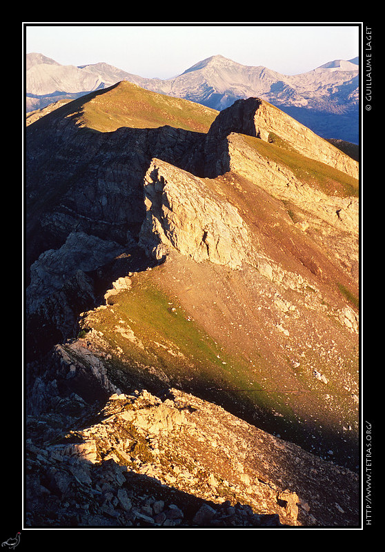 Alpes du Sud : Lever de soleil sur les crtes dominant le lac d'Allos